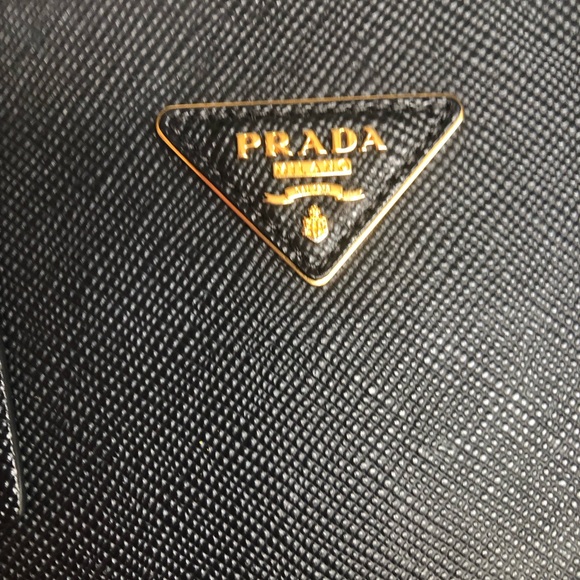 100% Authenticity Prada Large Black Saffiano Leather Tote - Picture 7 of 16